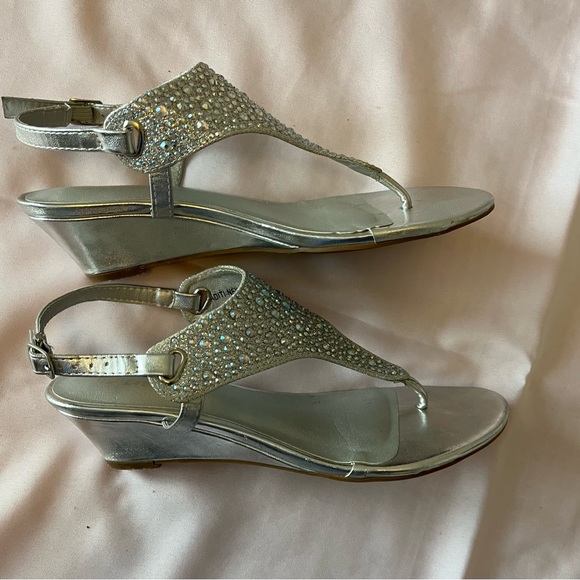 Womens silver low wedge dress sandals size 7.5 - Picture 3 of 7